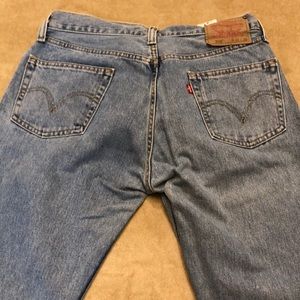 Levi’s 505 31x32 faded blue jeans